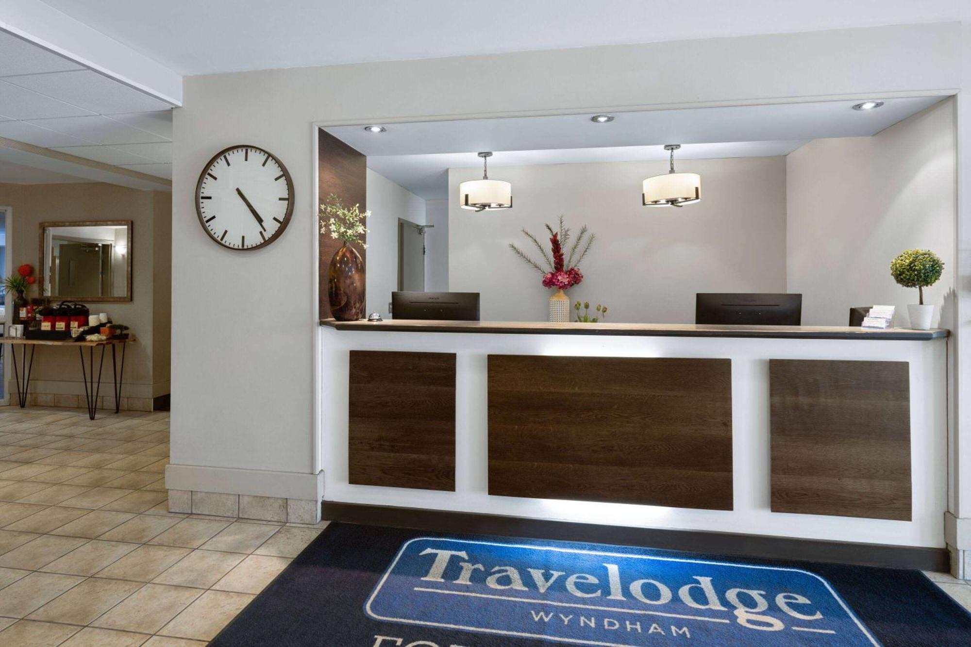 Travelodge By Wyndham Fort Mcmurray Exterior foto