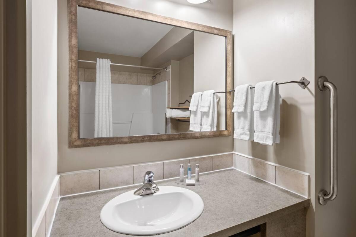 Travelodge By Wyndham Fort Mcmurray Quarto foto